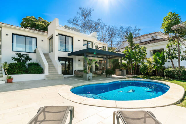 Villa im skandinavischen Stil mit Panoramablick in Las Brisas