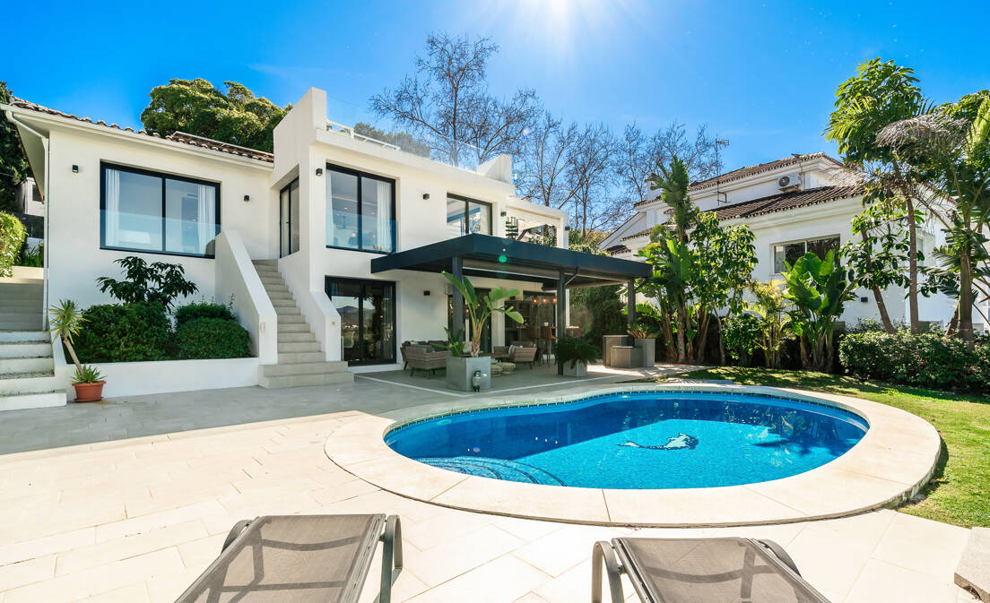 Villa de estilo escandinavo con vistas panorámicas en Las Brisas