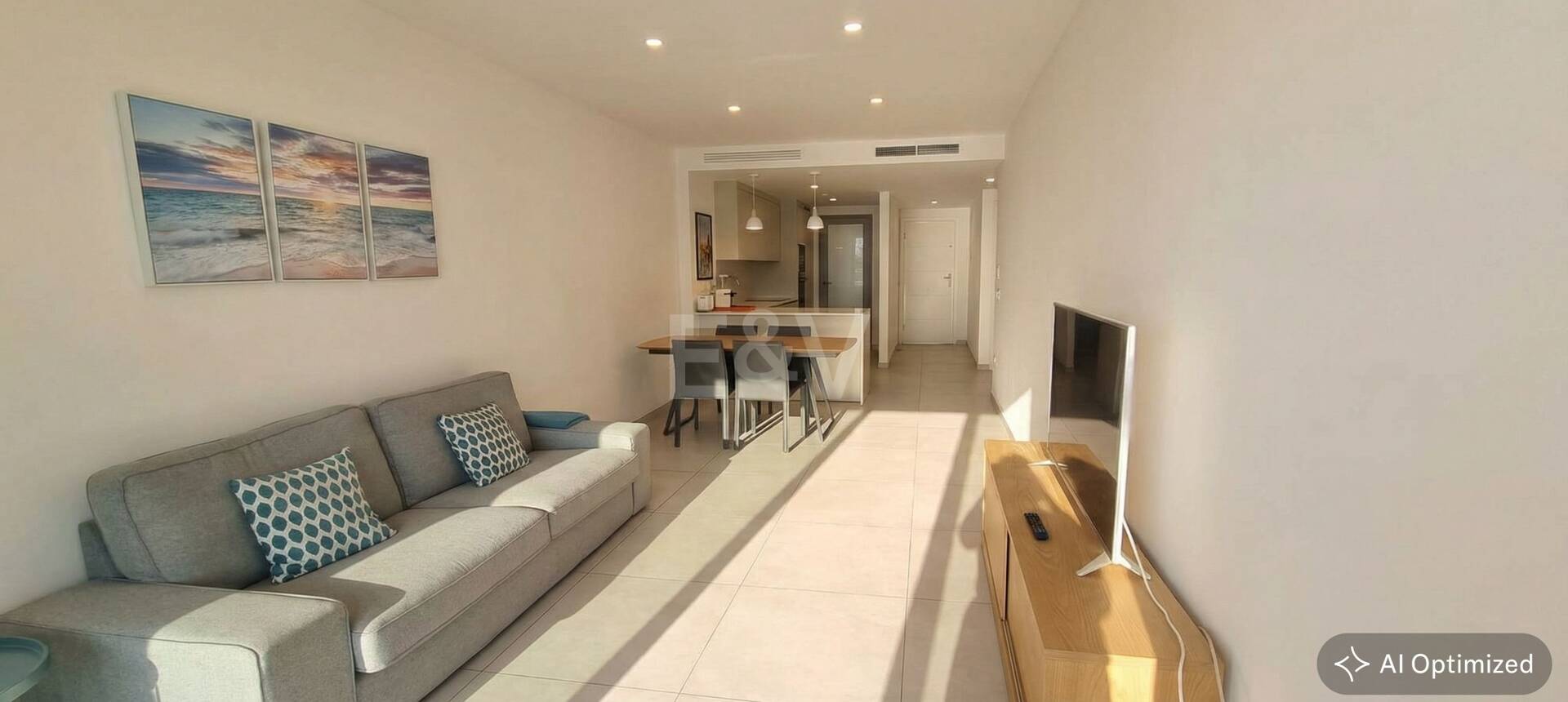 Apartamento nuevo de 2 dormitorios en planta baja junto a la playa en Elviria con jardín privado para alquiler a medio y largo plazo