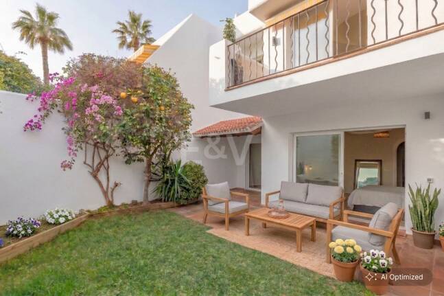 Semi-Detached House med privat trädgård och havsutsikt