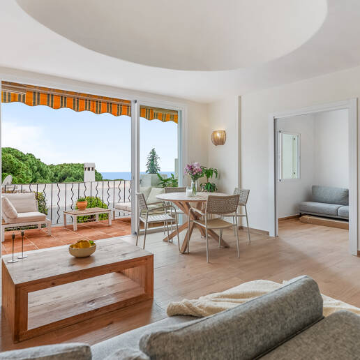 Semi-Detached House med privat trädgård och havsutsikt