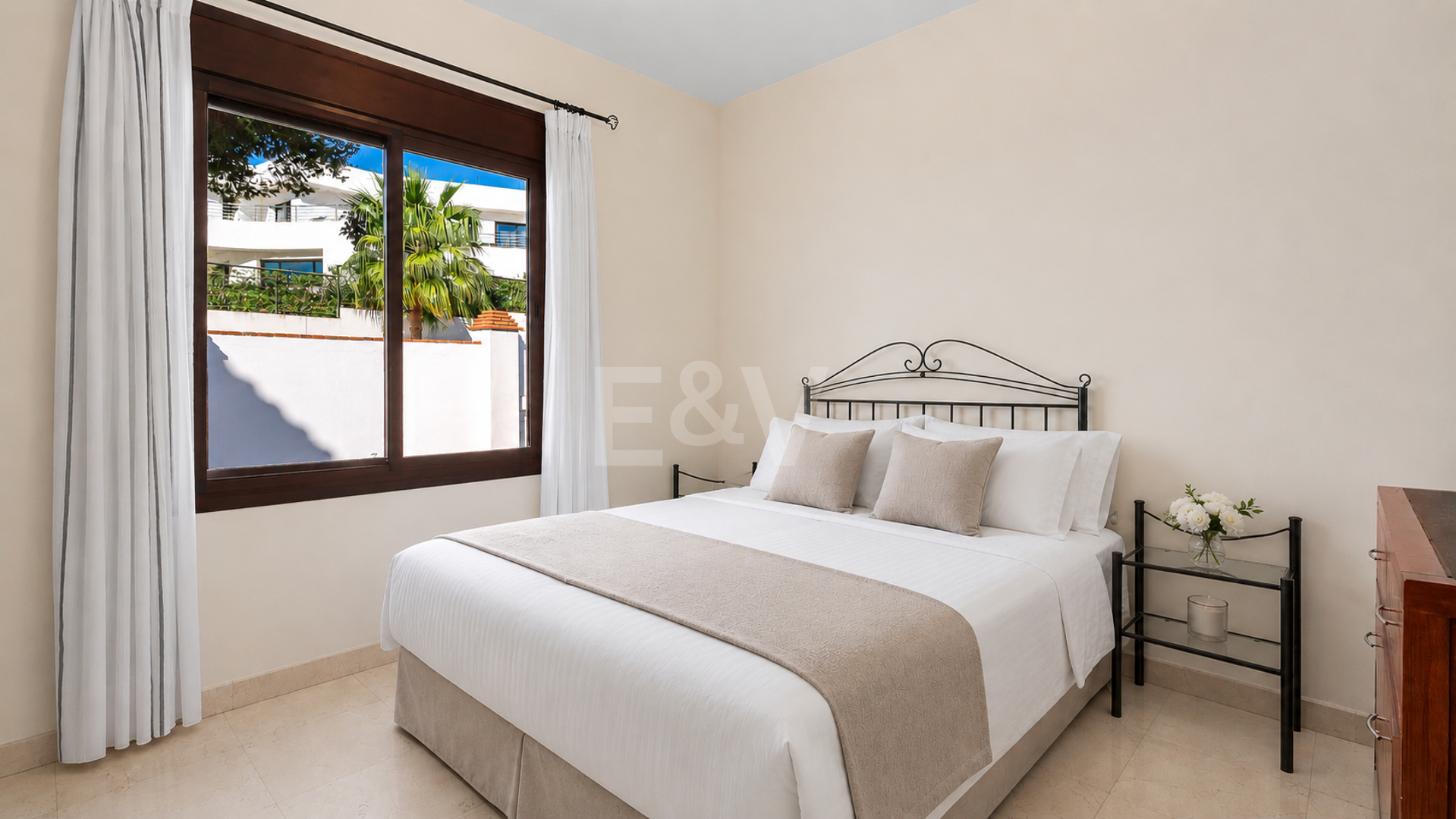 Familienvilla mit Panoramablick und großem Privatgarten