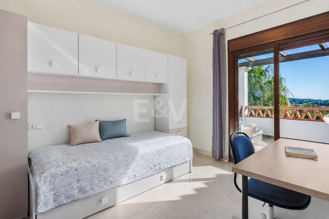 Familienvilla mit Panoramablick und großem Privatgarten