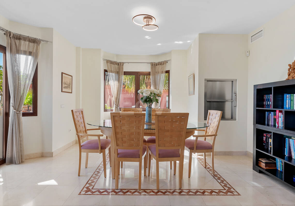 Villa till salu i Hacienda las Chapas, Marbella Öst