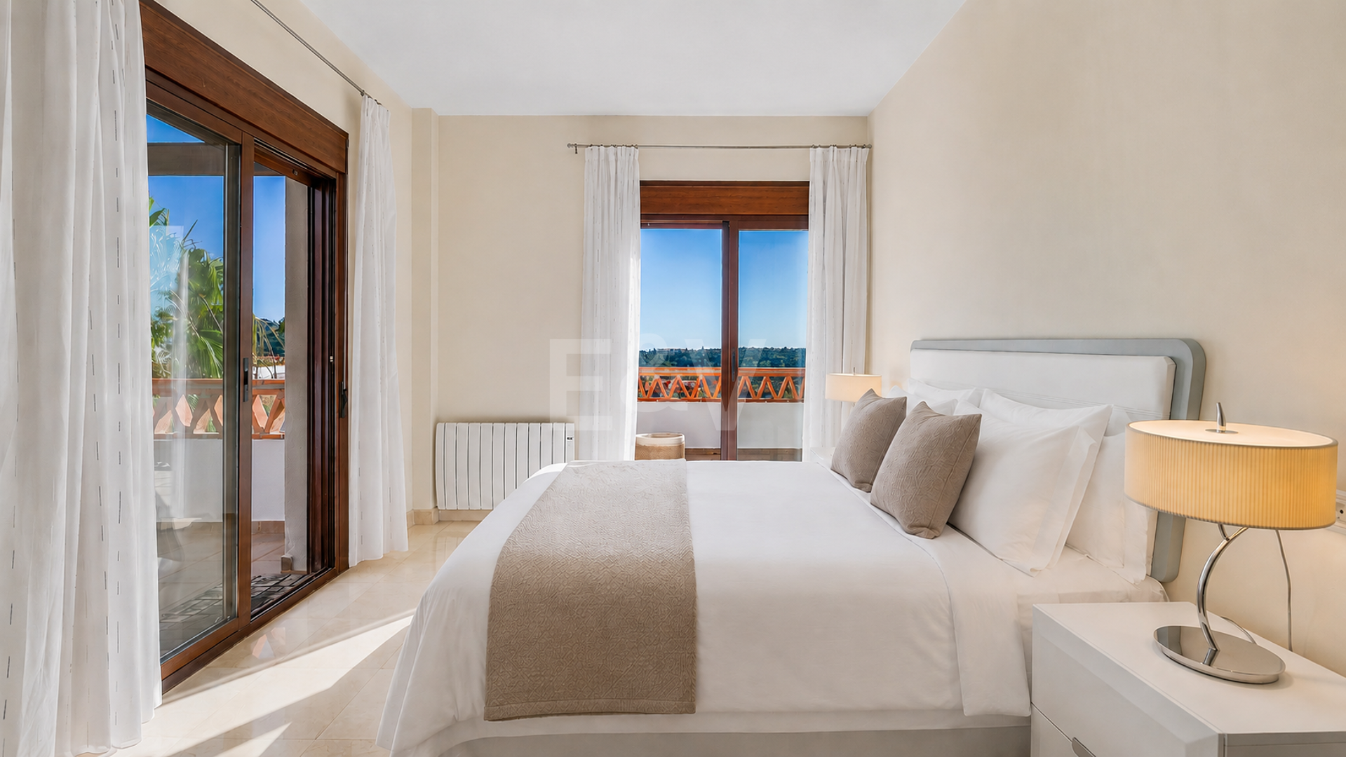 Familienvilla mit Panoramablick und großem Privatgarten
