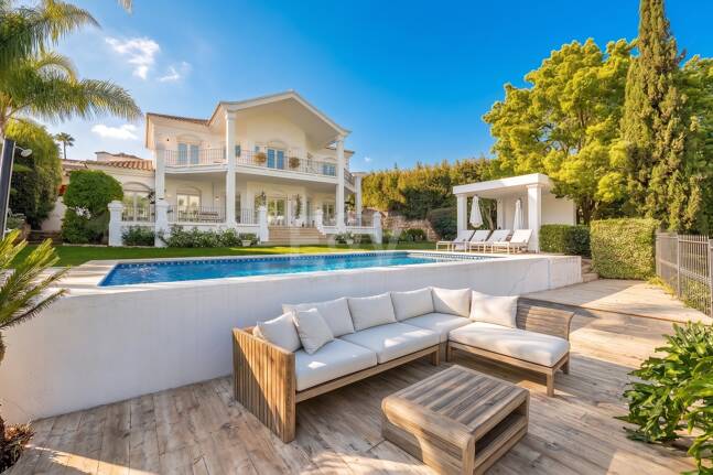 Elegant Andalusian-Modern Villa Next to Los Naranjos Golf Course in Nueva Andalucia