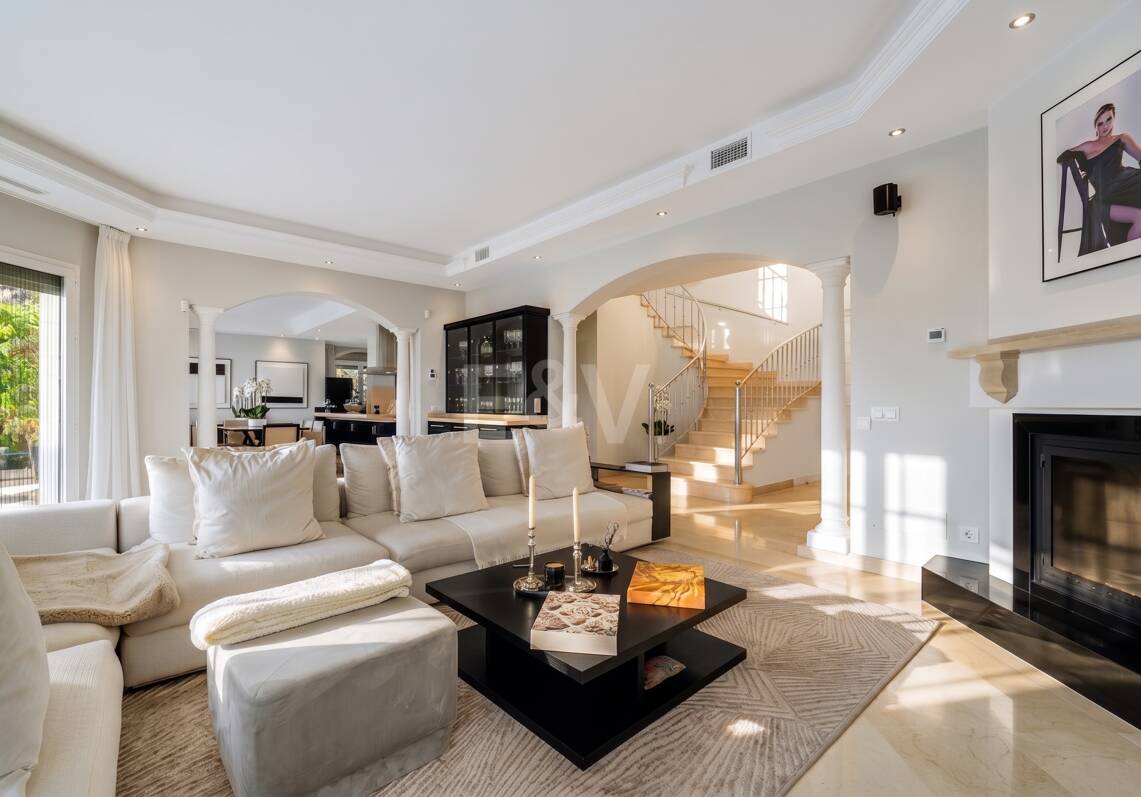 Elegant Andalusian-Modern Villa Next to Los Naranjos Golf Course in Nueva Andalucia
