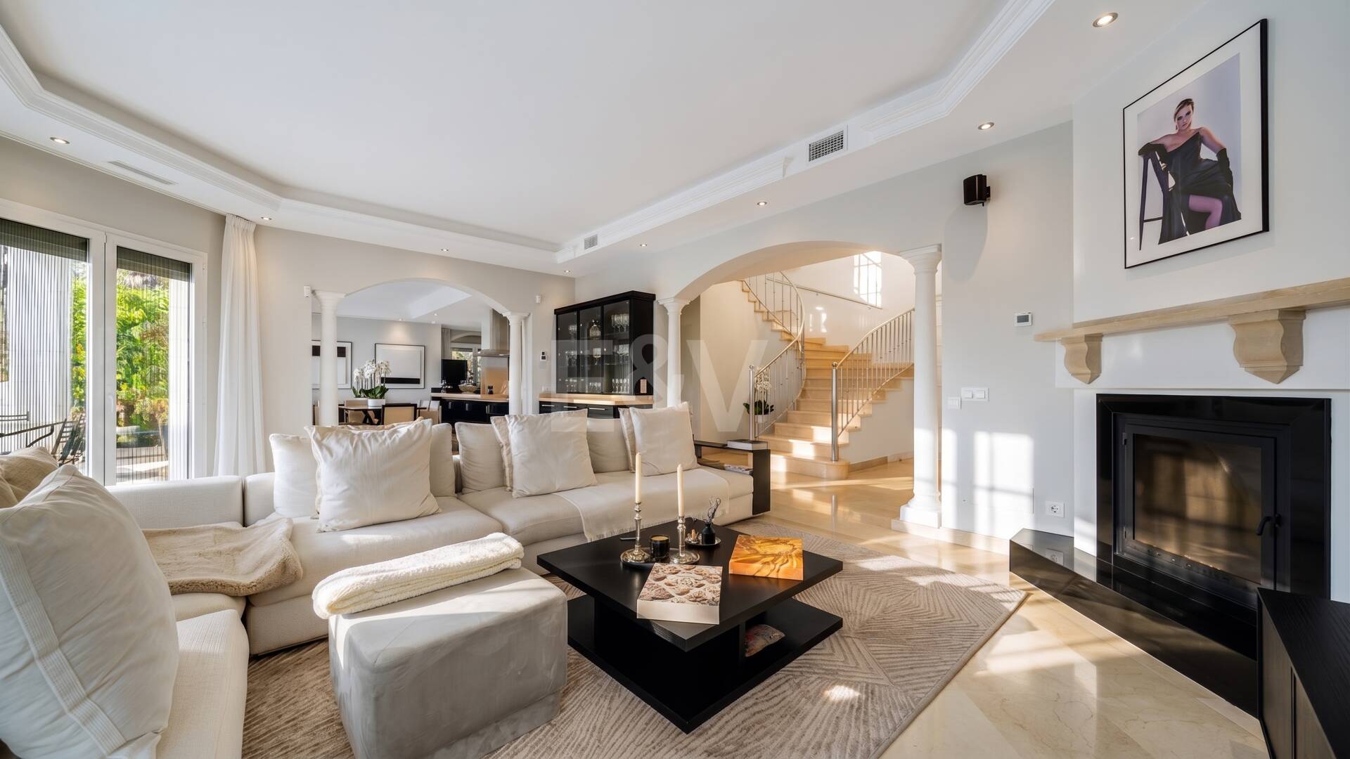 Elegant Andalusian-Modern Villa Next to Los Naranjos Golf Course in Nueva Andalucia