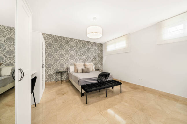 Elegante andalusisch-moderne Villa mit malerischem Ausblick