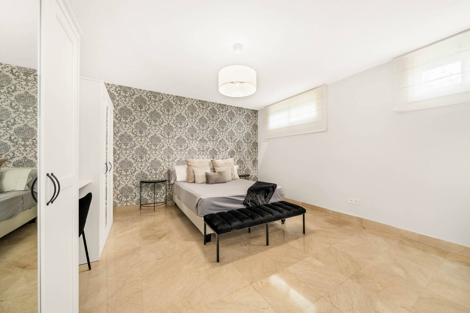 Elegante andalusisch-moderne Villa mit malerischem Ausblick