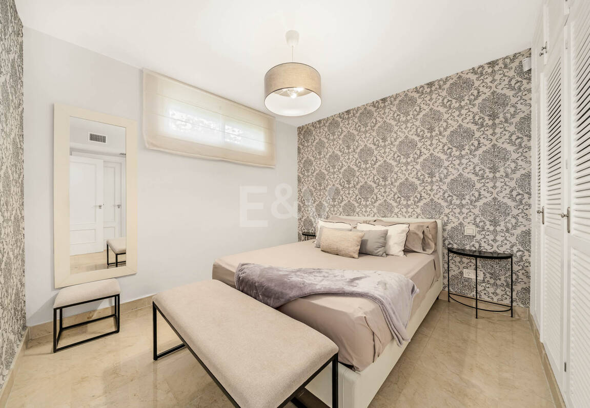 Elegante andalusisch-moderne Villa mit malerischem Ausblick