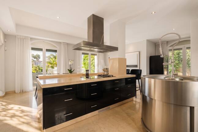 Elegant Andalusian-Modern Villa Next to Los Naranjos Golf Course in Nueva Andalucia