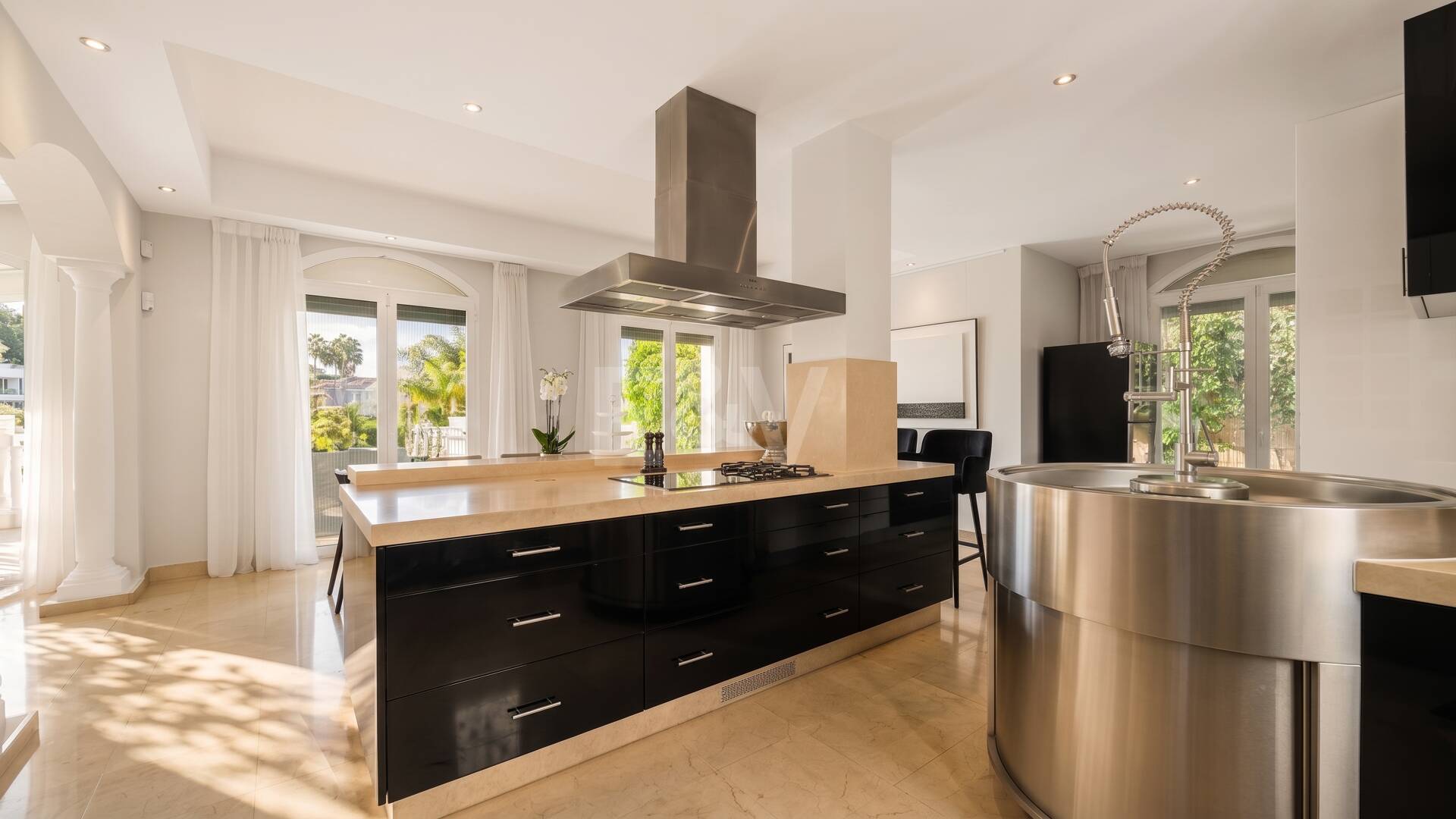 Elegant Andalusian-Modern Villa Next to Los Naranjos Golf Course in Nueva Andalucia
