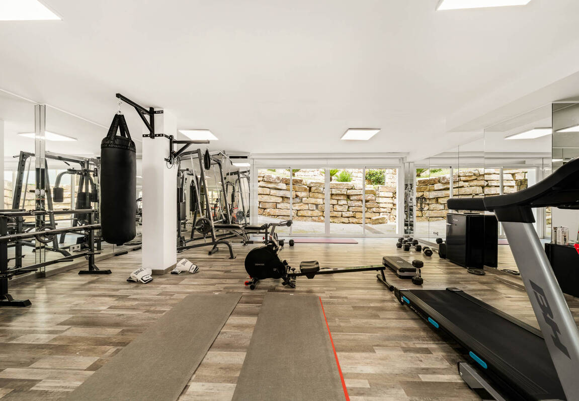 Elegante andalusisch-moderne Villa mit malerischem Ausblick