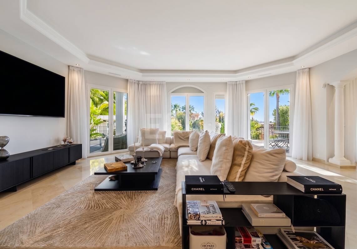 Elegant Andalusian-Modern Villa Next to Los Naranjos Golf Course in Nueva Andalucia