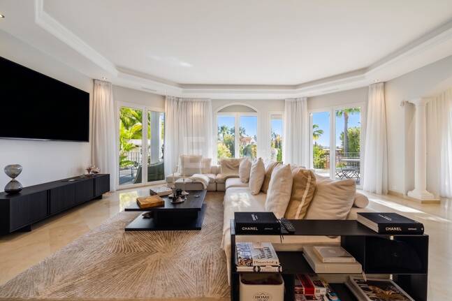 Elegant Andalusian-Modern Villa Next to Los Naranjos Golf Course in Nueva Andalucia