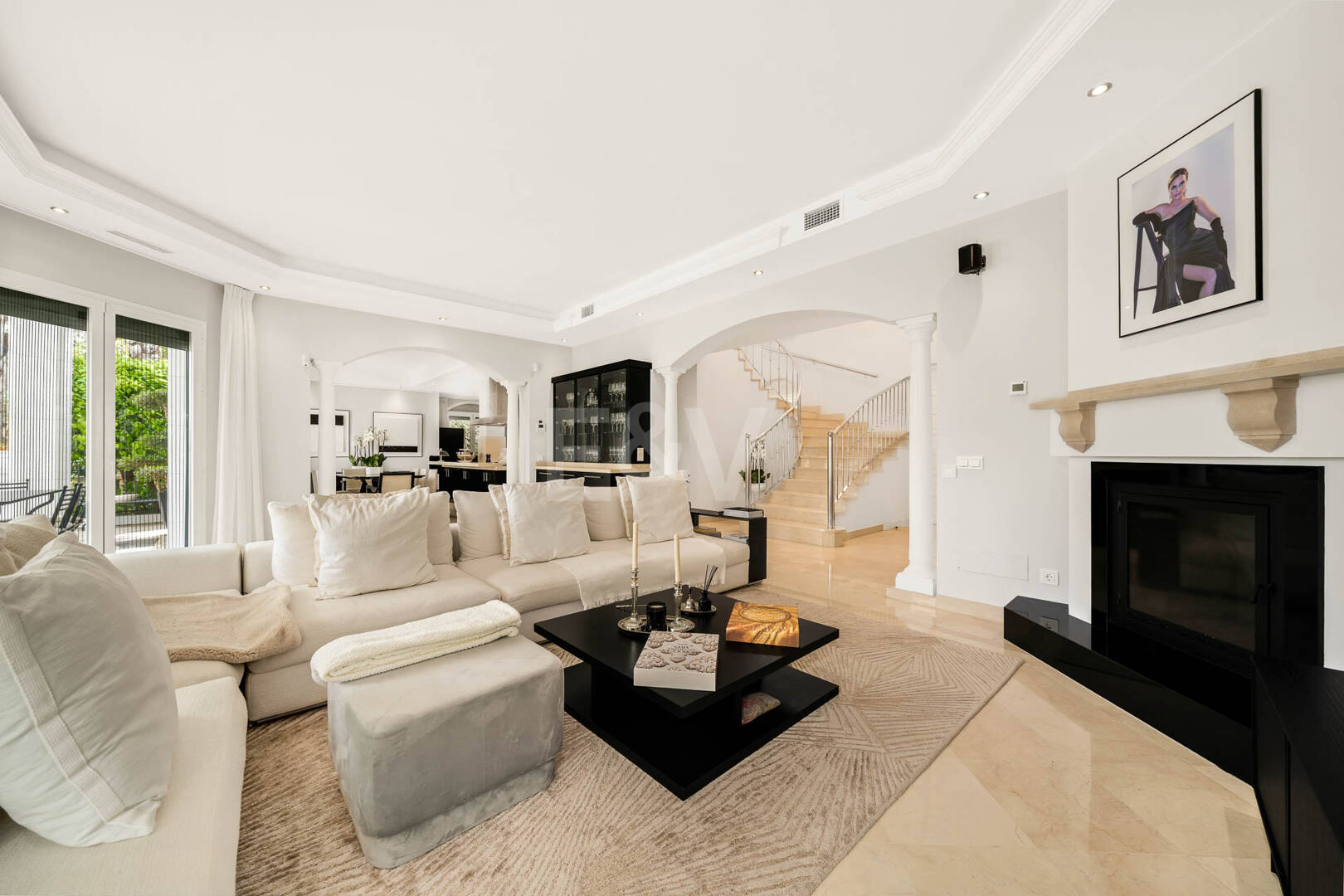 Elegante andalusisch-moderne Villa mit malerischem Ausblick