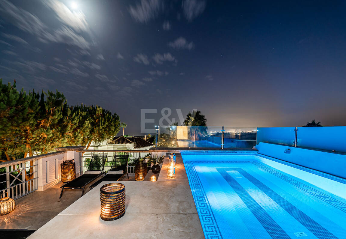 Sierra Blanca Corner Semi-Detached House with Panoramic Sea Views and Rooftop Pool