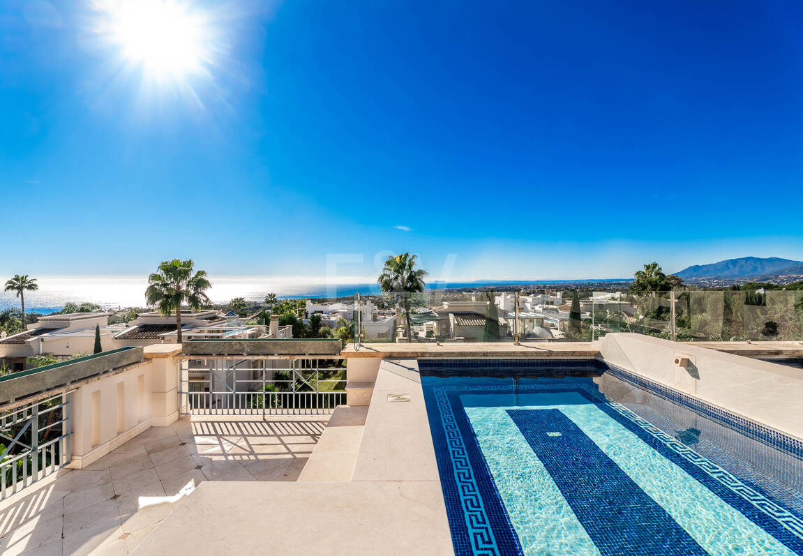 Sierra Blanca Corner Semi-Detached House with Panoramic Sea Views and Rooftop Pool