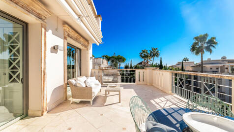 Sierra Blanca Corner Semi-Detached House with Panoramic Sea Views and Rooftop Pool