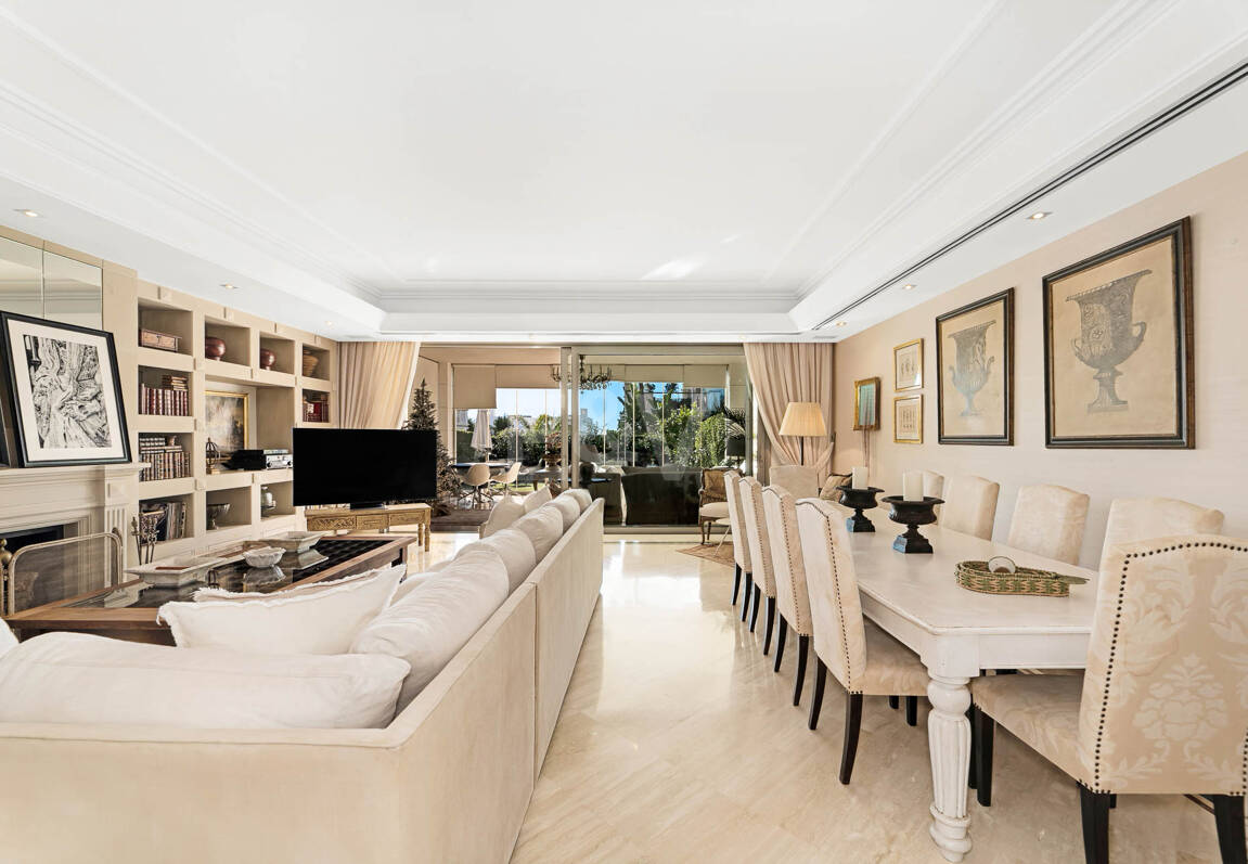 Sierra Blanca Corner Semi-Detached House with Panoramic Sea Views and Rooftop Pool