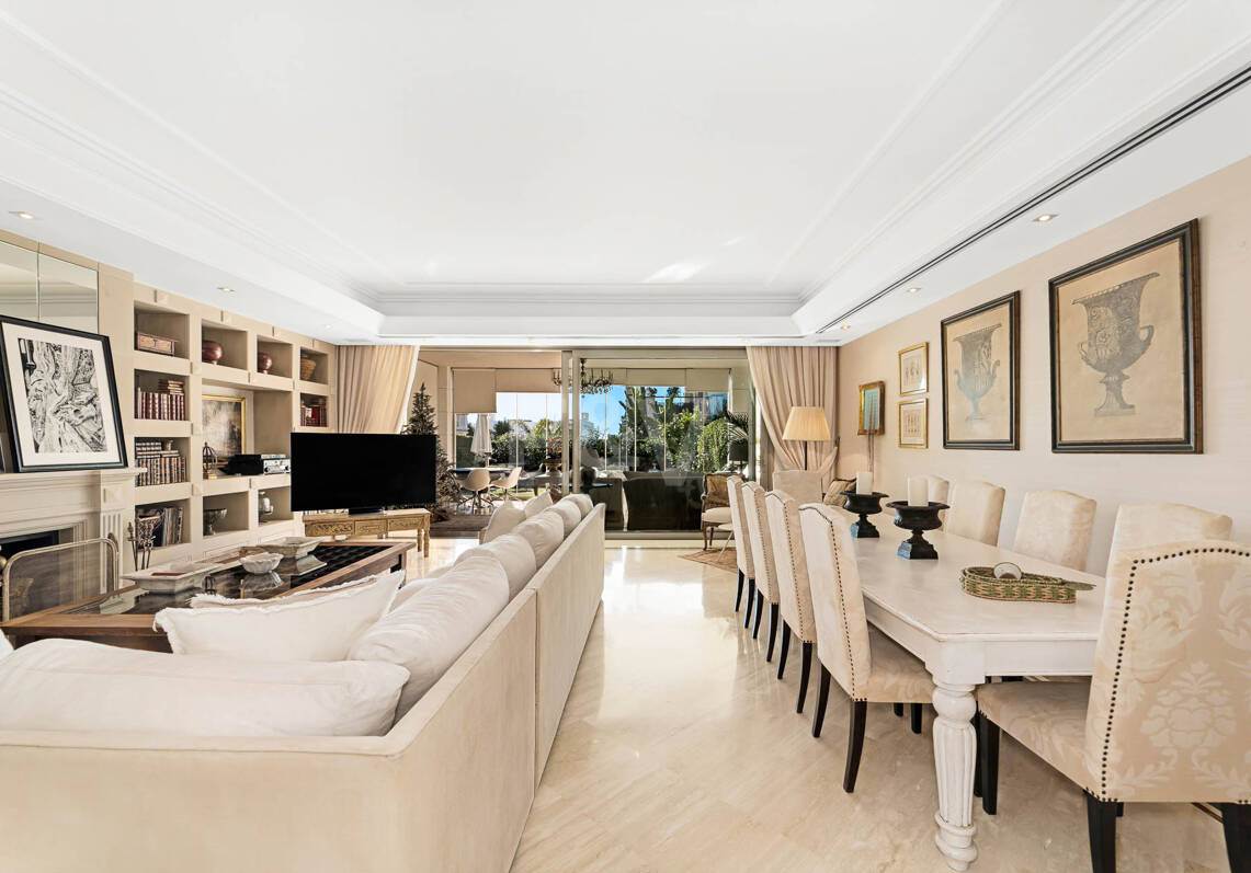 Sierra Blanca Corner Semi-Detached House with Panoramic Sea Views and Rooftop Pool