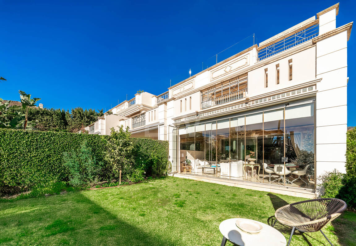 Sierra Blanca Corner Semi-Detached House with Panoramic Sea Views and Rooftop Pool