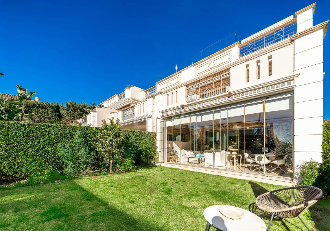 Sierra Blanca Corner Semi-Detached House with Panoramic Sea Views and Rooftop Pool