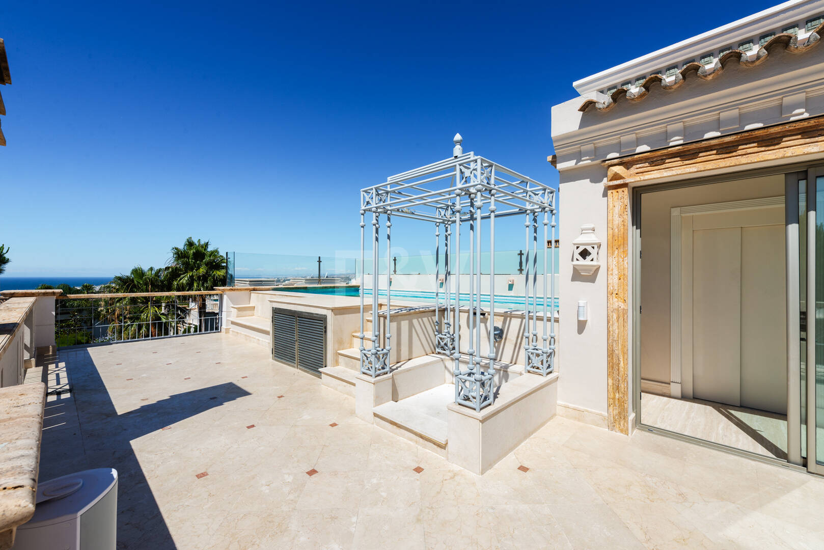 Sierra Blanca Corner Semi-Detached House with Panoramic Sea Views and Rooftop Pool