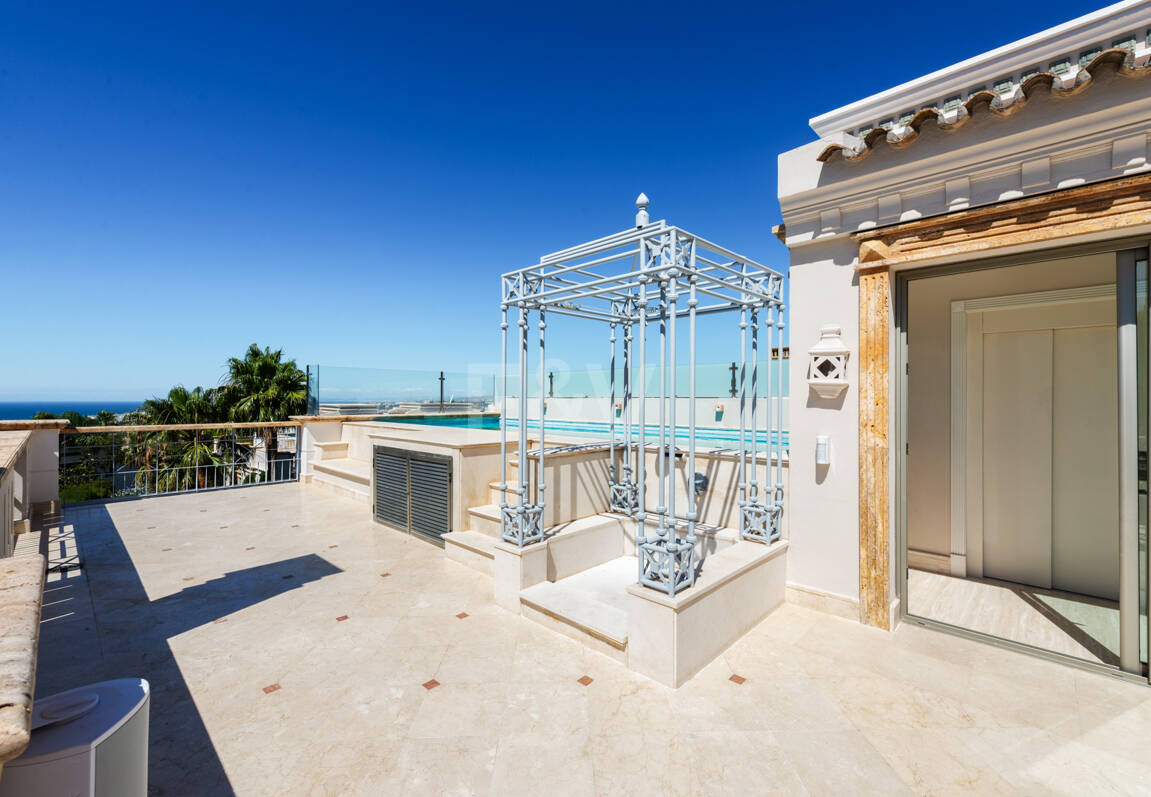 Sierra Blanca Corner Semi-Detached House with Panoramic Sea Views and Rooftop Pool