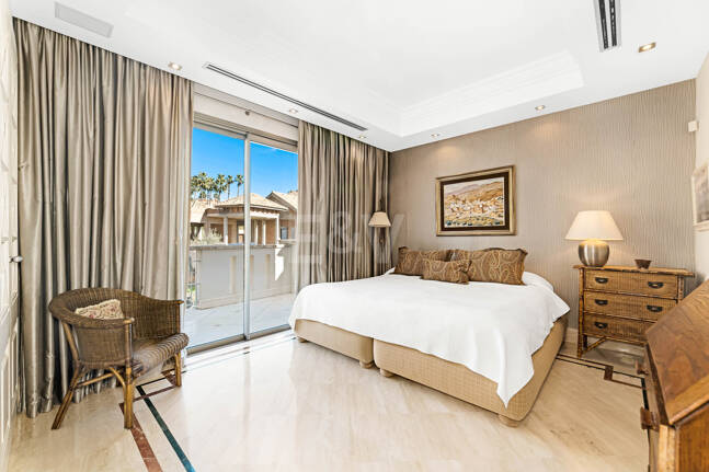 Sierra Blanca Corner Semi-Detached House with Panoramic Sea Views and Rooftop Pool