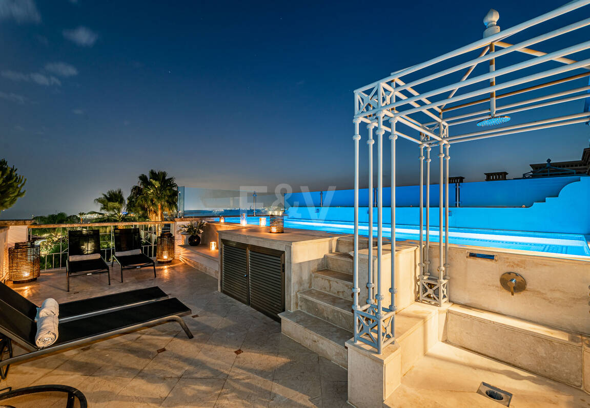 Sierra Blanca Corner Semi-Detached House with Panoramic Sea Views and Rooftop Pool