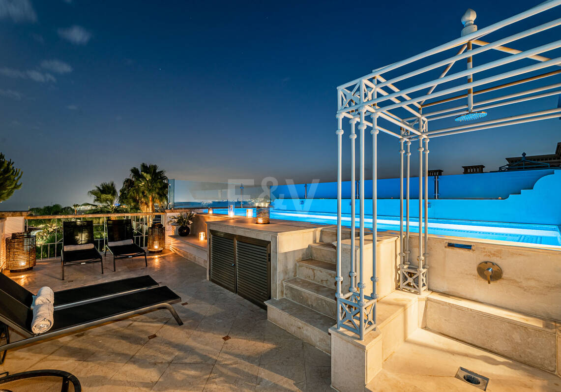 Sierra Blanca Corner Semi-Detached House with Panoramic Sea Views and Rooftop Pool