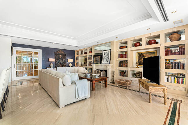 Sierra Blanca Corner Semi-Detached House with Panoramic Sea Views and Rooftop Pool