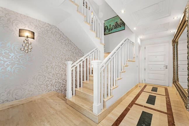 Sierra Blanca Corner Semi-Detached House with Panoramic Sea Views and Rooftop Pool