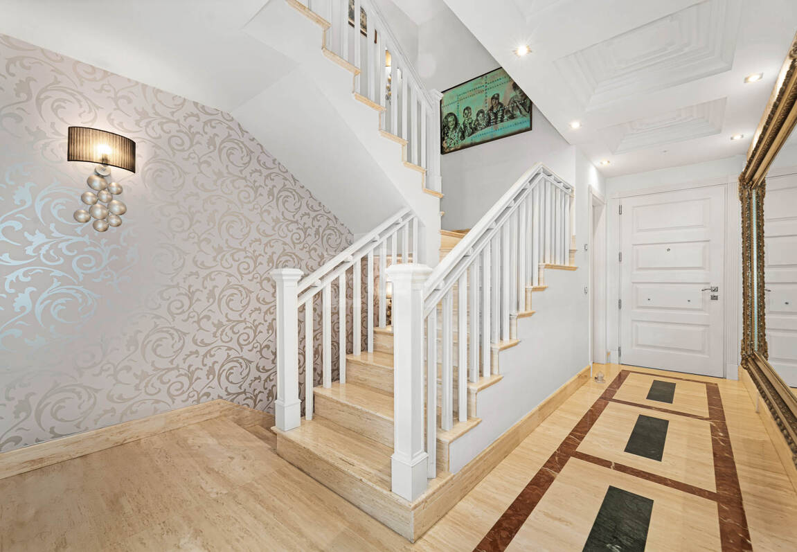 Sierra Blanca Corner Semi-Detached House with Panoramic Sea Views and Rooftop Pool