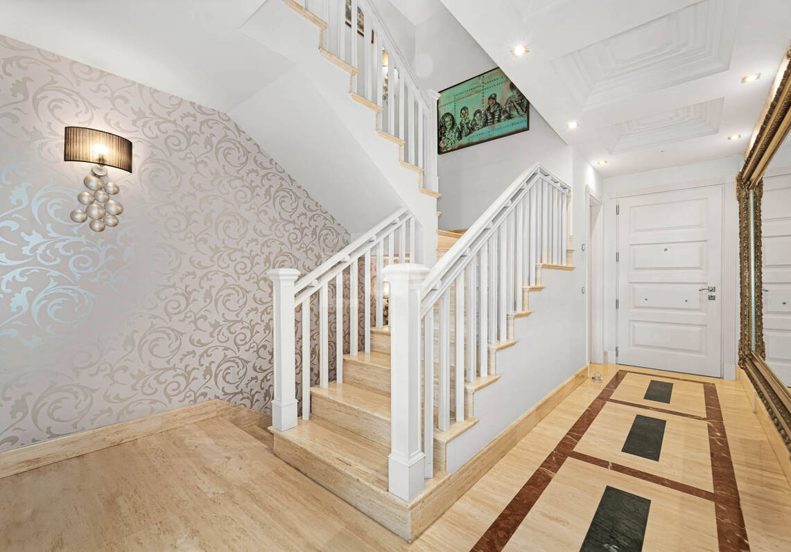 Sierra Blanca Corner Semi-Detached House with Panoramic Sea Views and Rooftop Pool