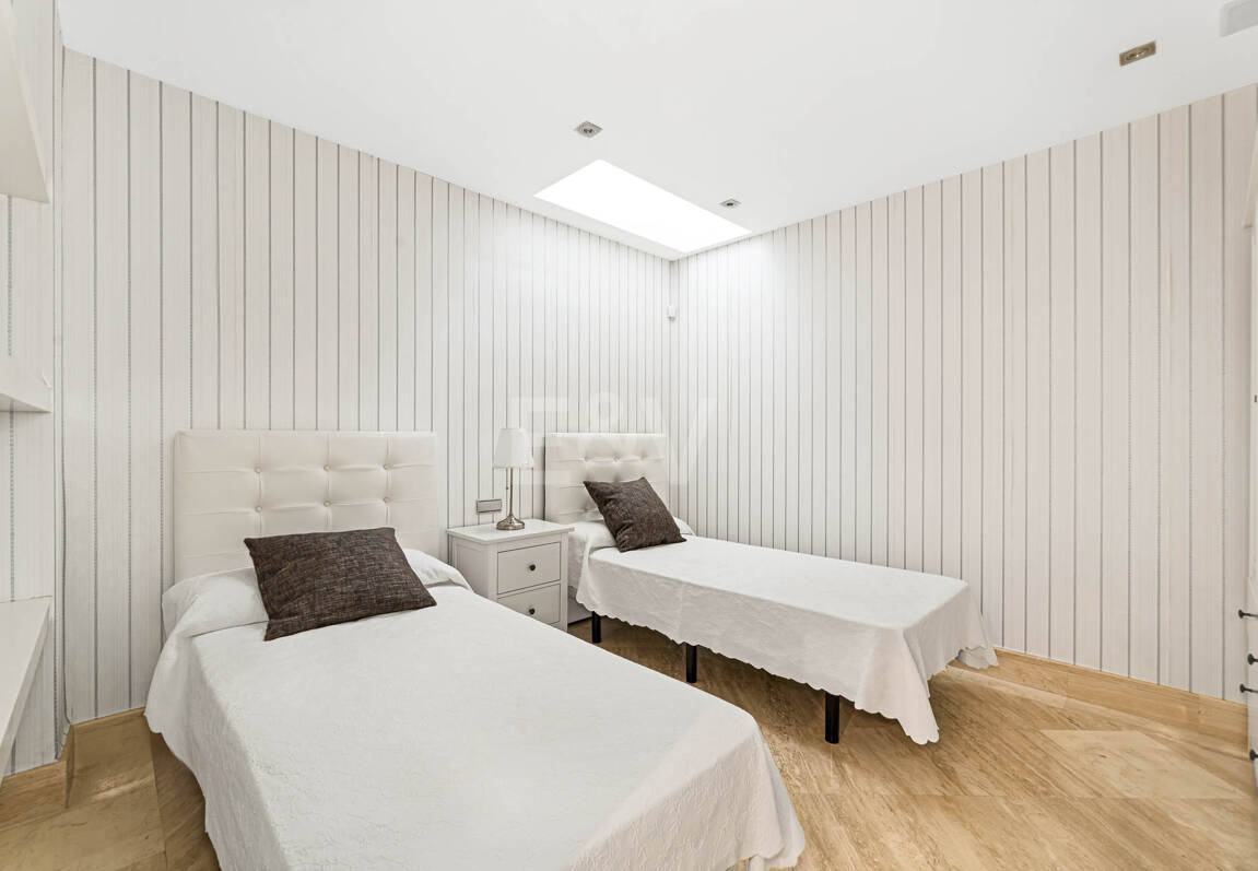 Sierra Blanca Corner Semi-Detached House with Panoramic Sea Views and Rooftop Pool