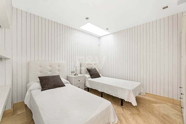 Sierra Blanca Corner Semi-Detached House with Panoramic Sea Views and Rooftop Pool