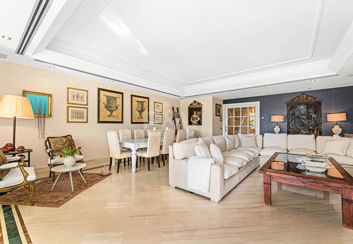 Sierra Blanca Corner Semi-Detached House with Panoramic Sea Views and Rooftop Pool