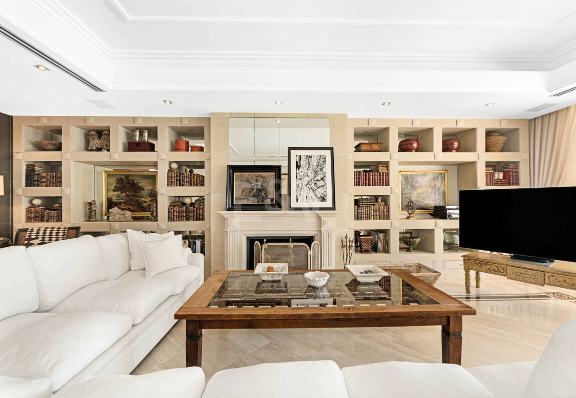 Sierra Blanca Corner Semi-Detached House with Panoramic Sea Views and Rooftop Pool