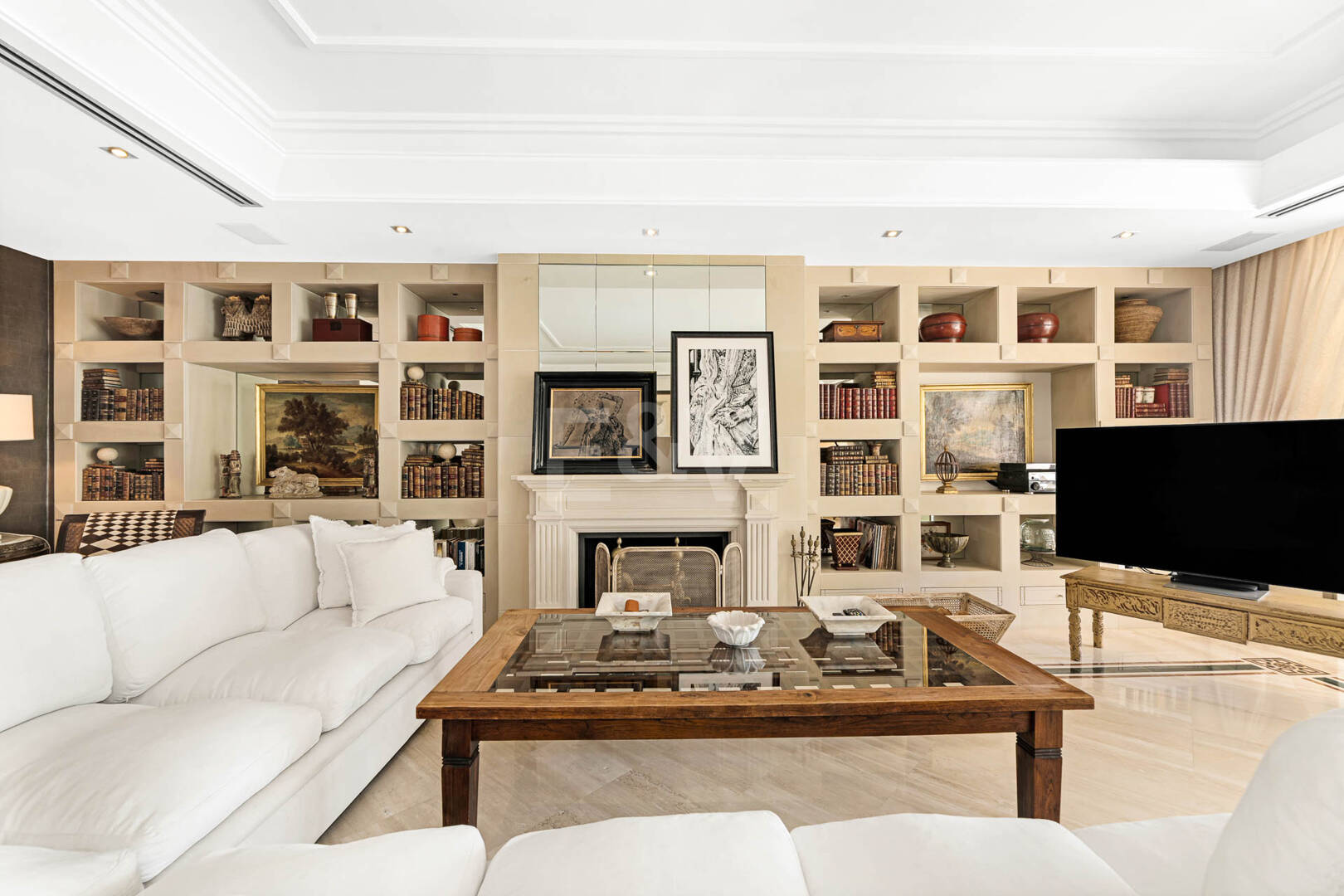 Sierra Blanca Corner Semi-Detached House with Panoramic Sea Views and Rooftop Pool