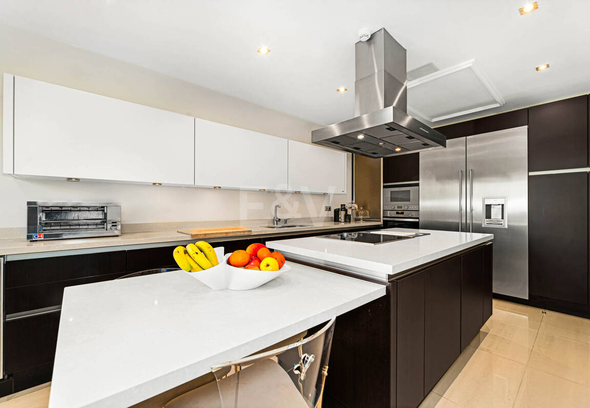 Sierra Blanca Corner Semi-Detached House with Panoramic Sea Views and Rooftop Pool