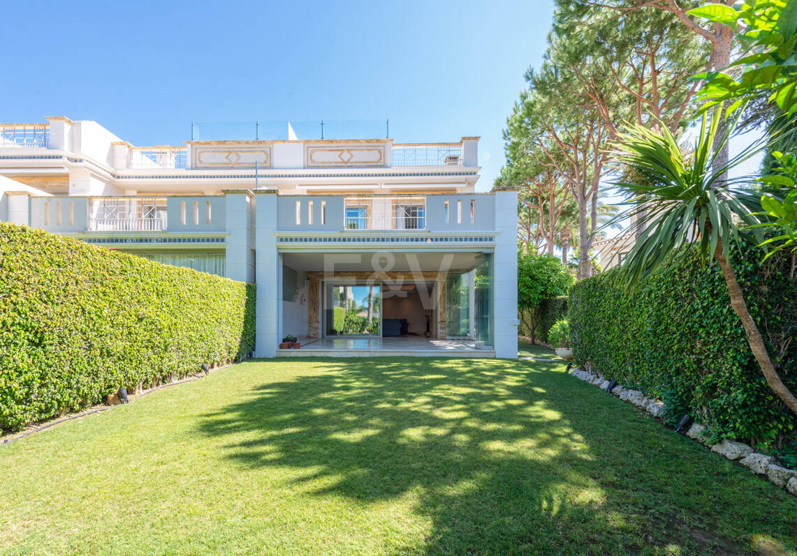 Sierra Blanca Corner Semi-Detached House with Panoramic Sea Views and Rooftop Pool