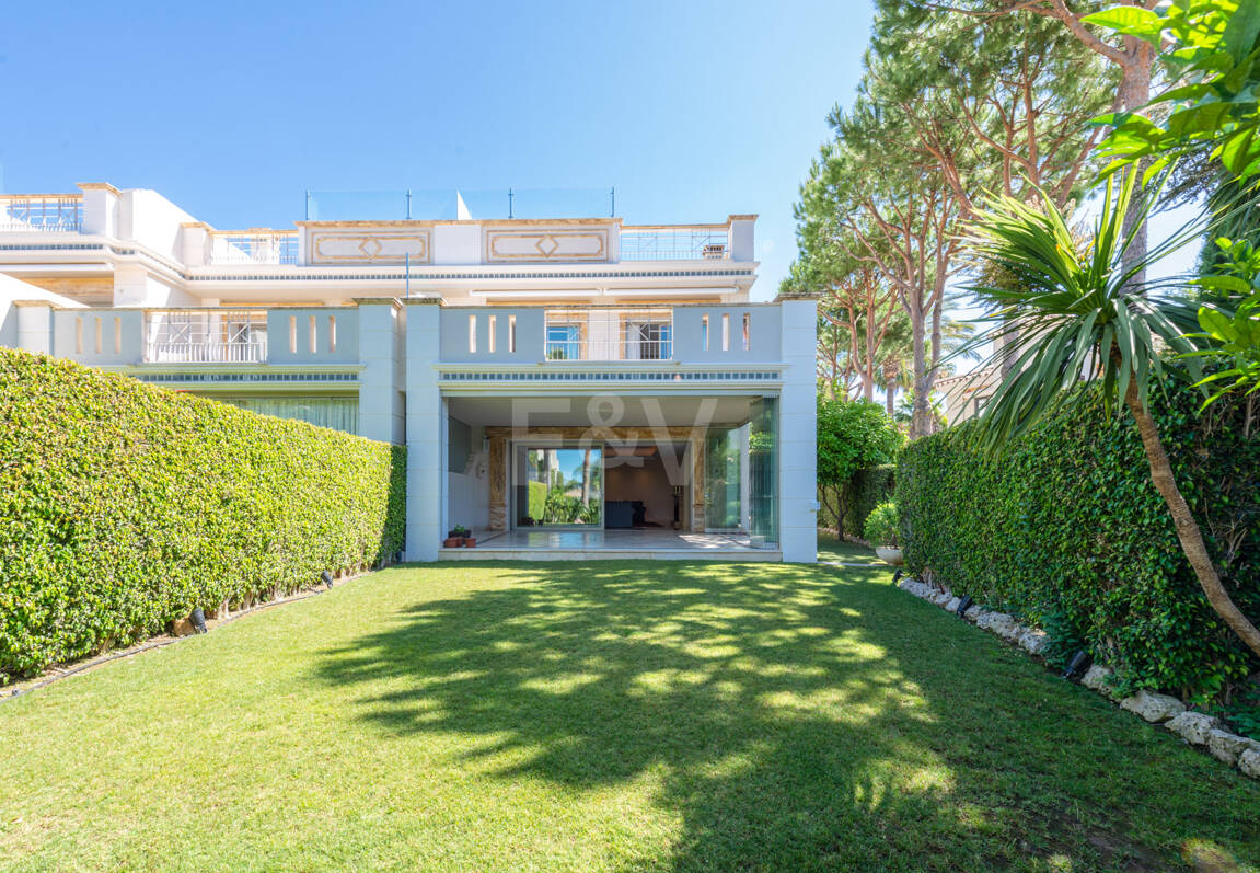 Sierra Blanca Corner Semi-Detached House with Panoramic Sea Views and Rooftop Pool