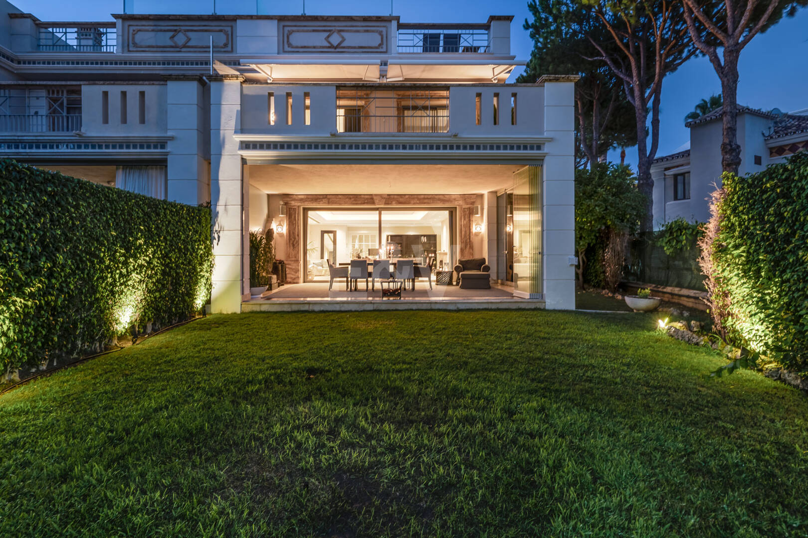 Sierra Blanca Corner Semi-Detached House with Panoramic Sea Views and Rooftop Pool