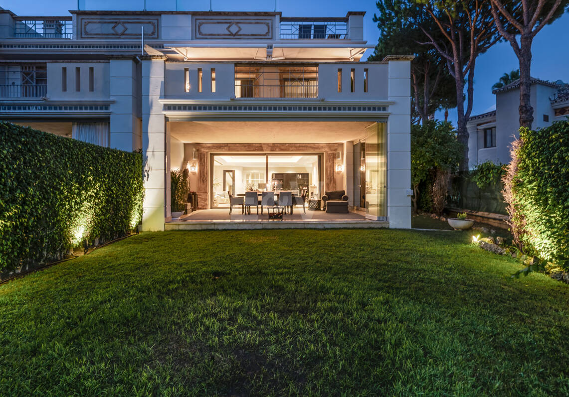 Sierra Blanca Corner Semi-Detached House with Panoramic Sea Views and Rooftop Pool