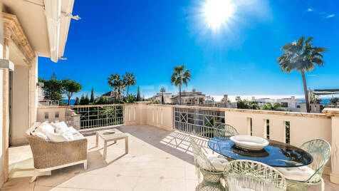 Sierra Blanca Corner Semi-Detached House with Panoramic Sea Views and Rooftop Pool