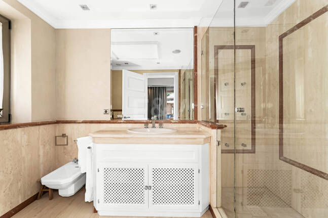 Sierra Blanca Corner Semi-Detached House with Panoramic Sea Views and Rooftop Pool