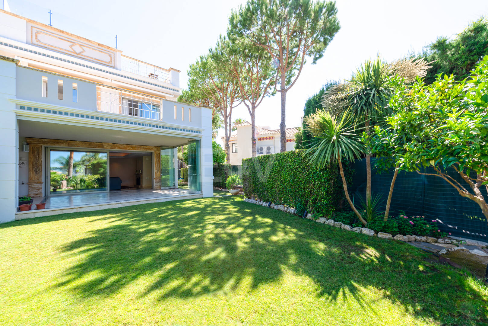 Sierra Blanca Corner Semi-Detached House with Panoramic Sea Views and Rooftop Pool